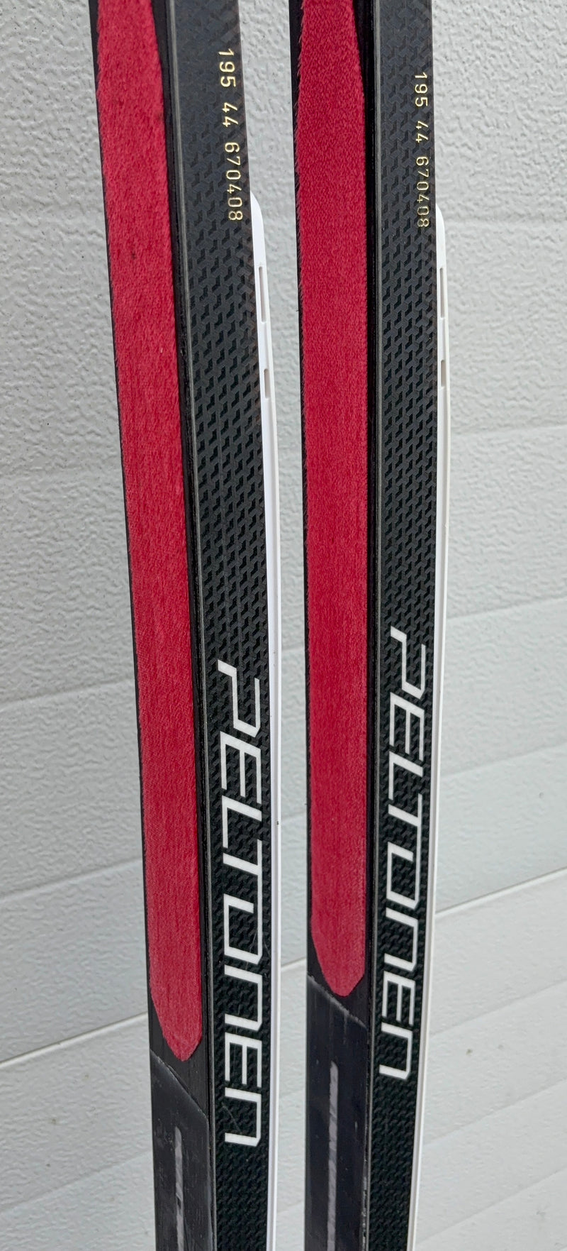 Load image into Gallery viewer, Alpina/Peltonen Elite 3.0 Skin waxless classic race skis
