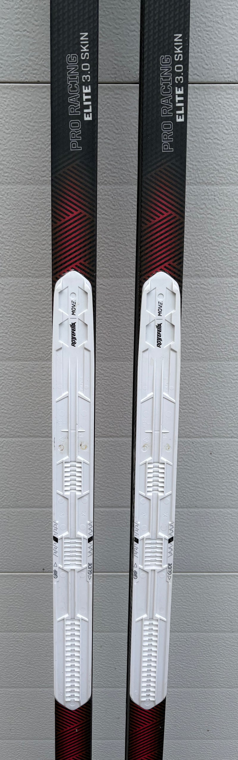 Load image into Gallery viewer, Alpina/Peltonen Elite 3.0 Skin waxless classic race skis
