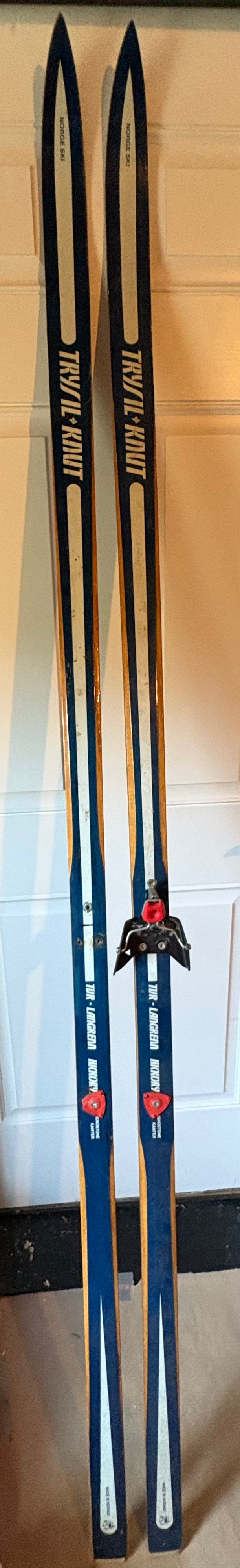 Load image into Gallery viewer, Trysil Knut Tur-Langrenn vintage wood skis (Used)
