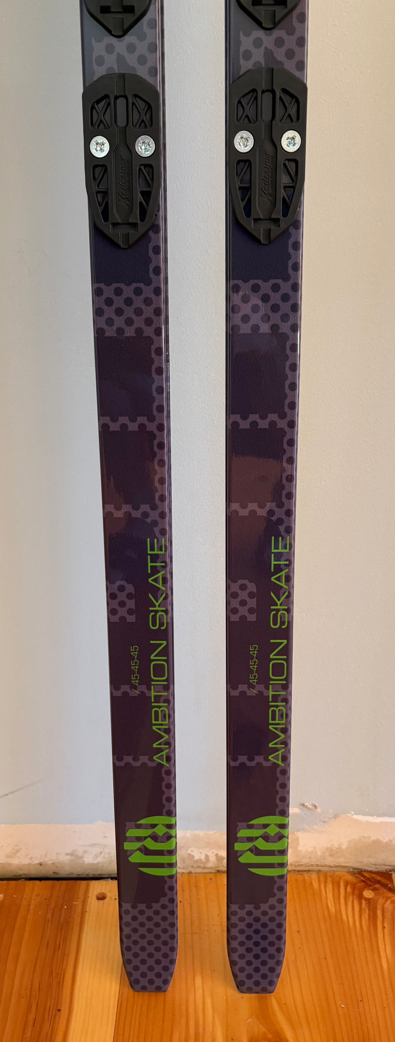 Load image into Gallery viewer, Alpina Ambition Skate Skis
